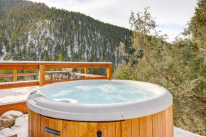XC SkiandSnowshoe InandOut Secluded Cabin with Hot Tub!